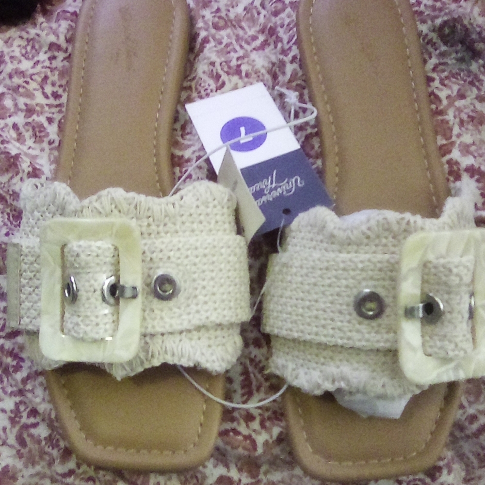 Women sandals size 7